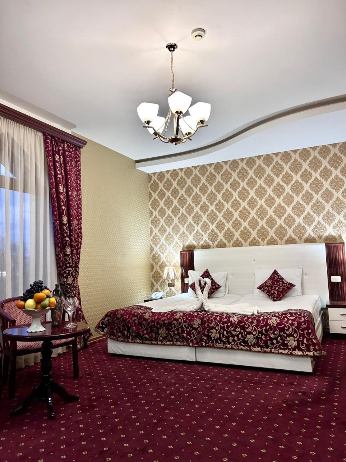 Armenian Royal Palace Erivan Exterior foto