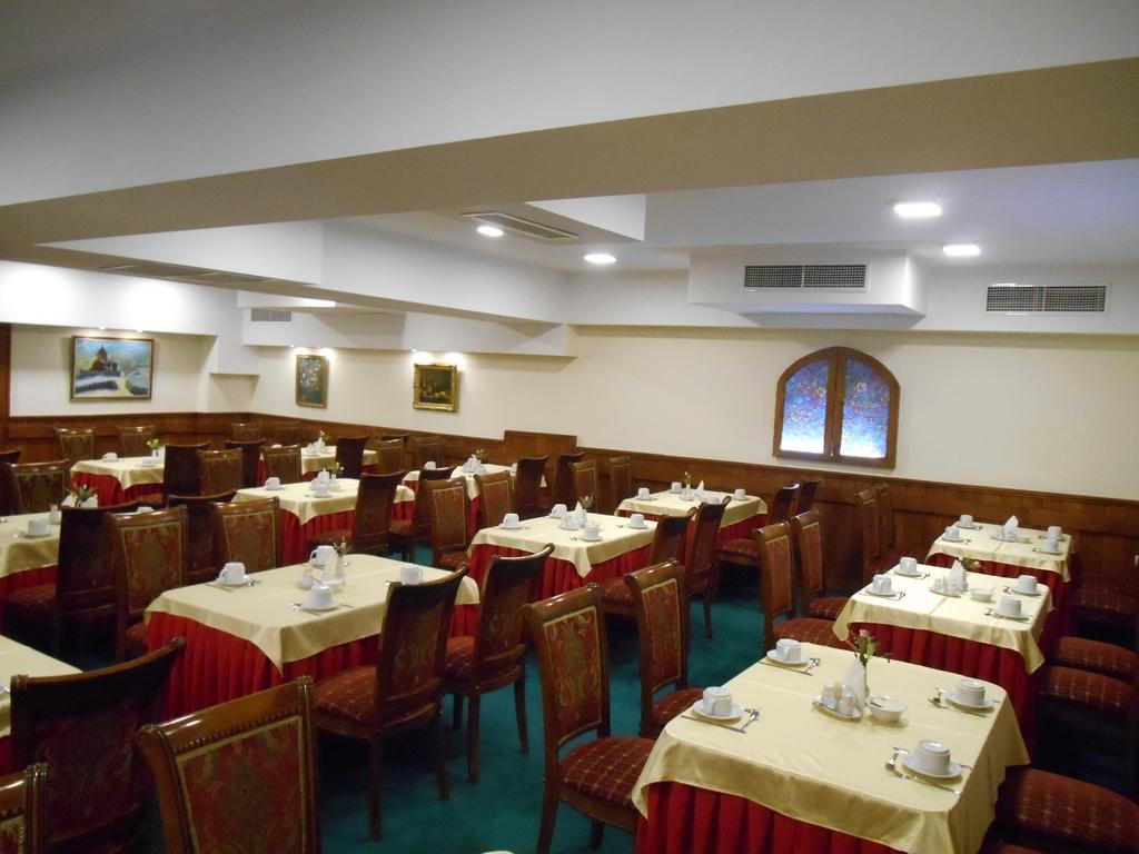 Armenian Royal Palace Erivan Exterior foto